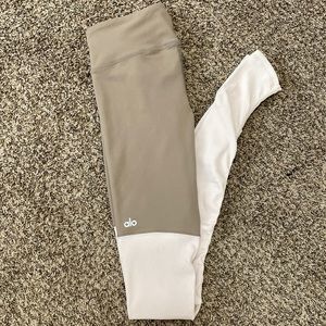 NEW Alo Yoga Two-Tone Leggings